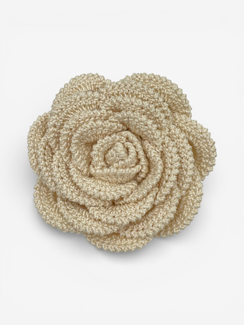 ręcznie wykonana duża broszka róża ecru Frozen Keys