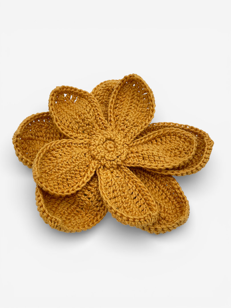 ręcznie wykonana duża broszka kwiat miodowa Frozen Keys