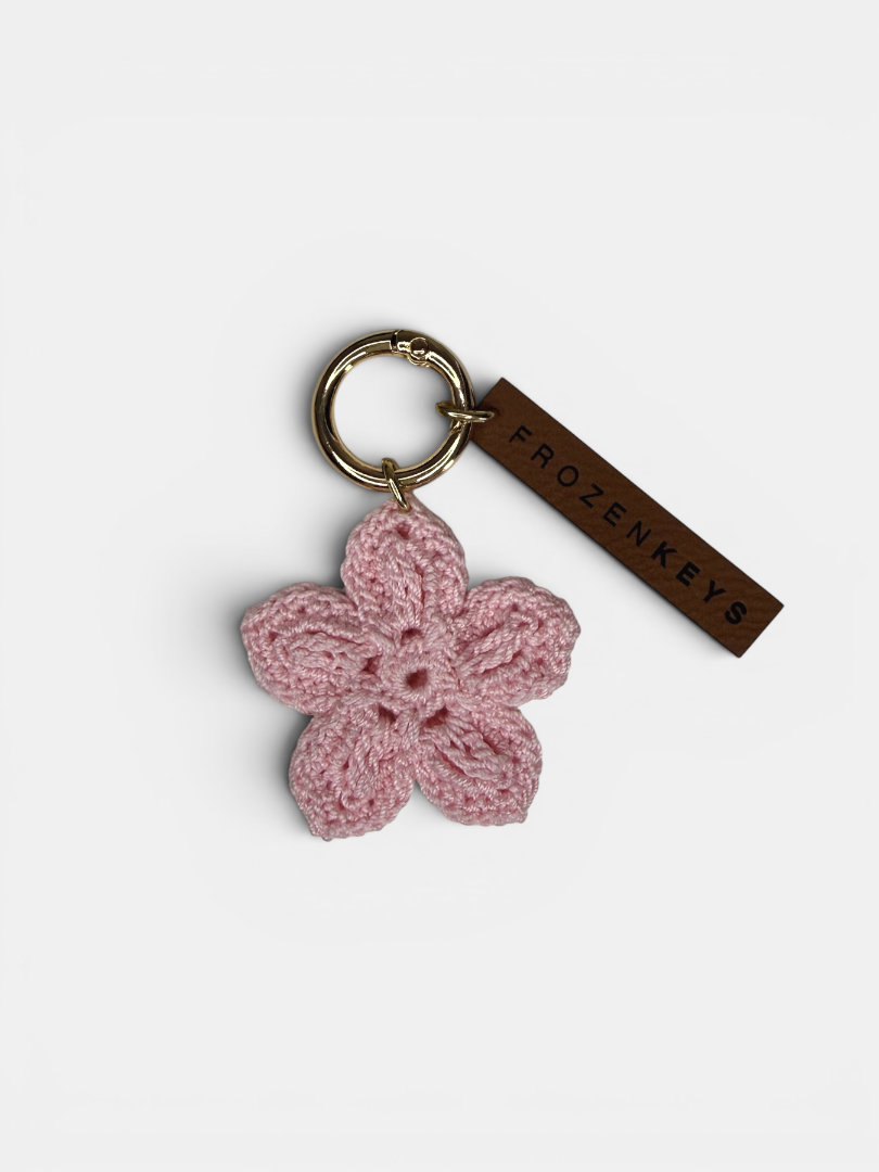 Minimalistyczny brelok handmade jasnoróżowy kwiatek