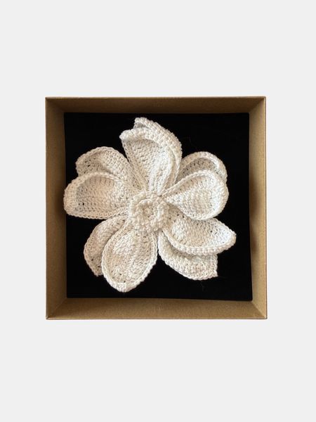 Broszka Kwiat Duży - Biała