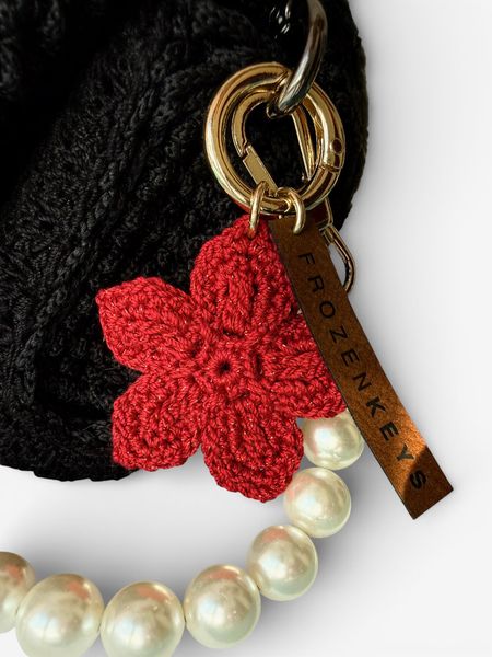 Brelok Kwiatek - Czerwony z Czerwoną Nitką