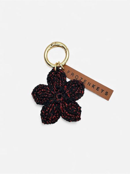 Brelok Kwiat Czarny z Czerwoną Nitką