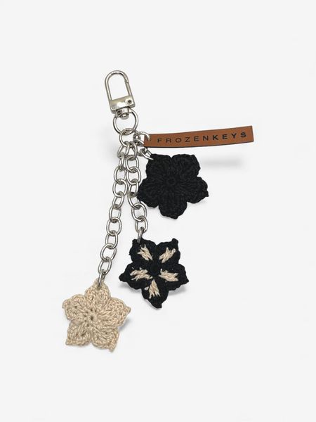 Brelok Trzy Kwiatki - Ecru i Czerń