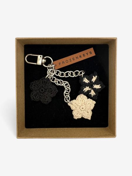 Brelok Trzy Kwiatki - Ecru i Czerń
