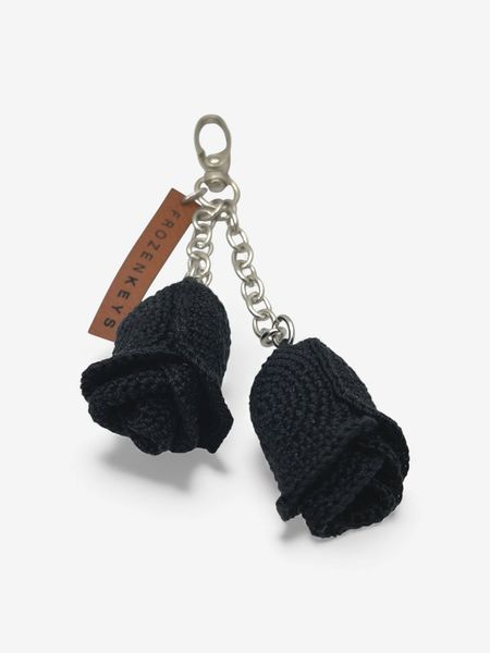 Brelok Dwie Róże - Czerń ze Srebrnym Zapięciem