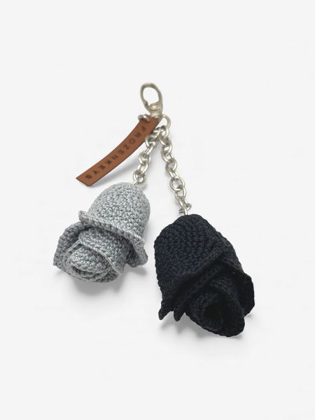 Brelok Dwie Róże - Szarość i Czerń